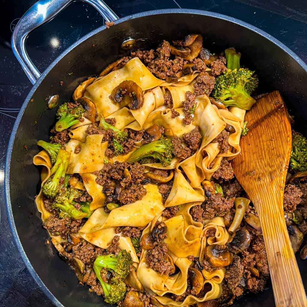 one pan beef and broccoli noodles