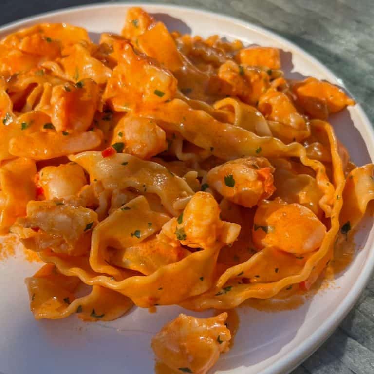 Creamy Tomato Prawn Pasta (30 Minute Meal) - Laurens Cravings